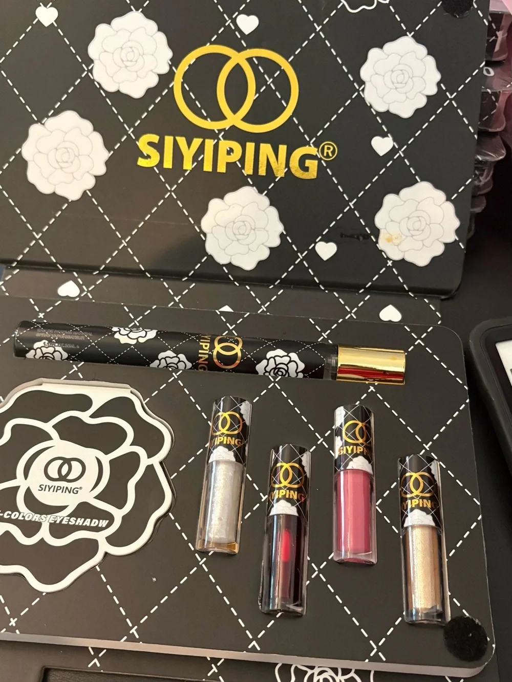 SIYIPING Black Floral Gift Set with Gold Logo